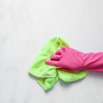 Octem a sodou proti špíně: Co je mýtus a co opravdu funguje?